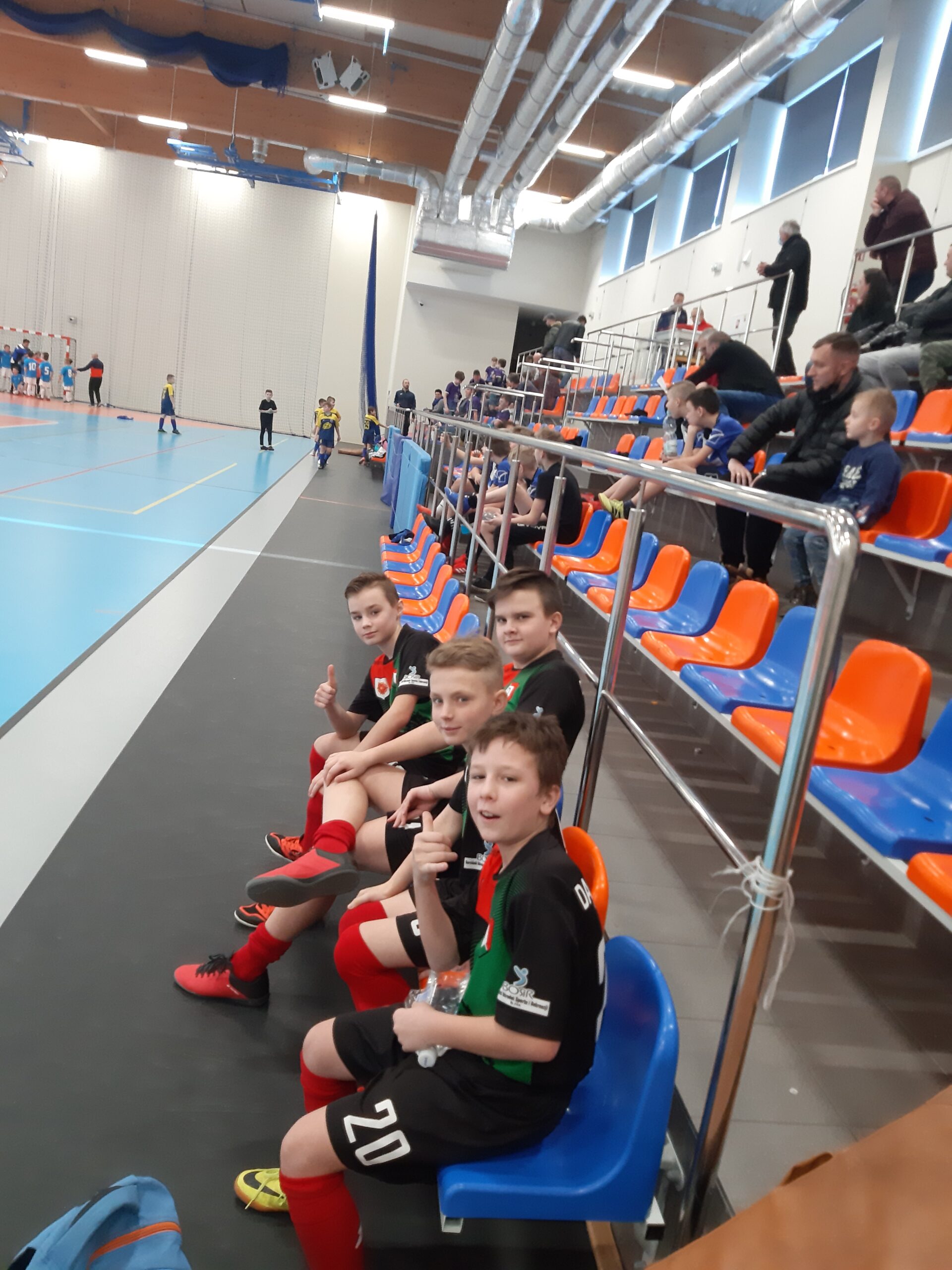 Read more about the article Młodzicy LKS Dąb BOSiR Barcin brązową drużyną w Jeziorak Cup! 22.01.2022